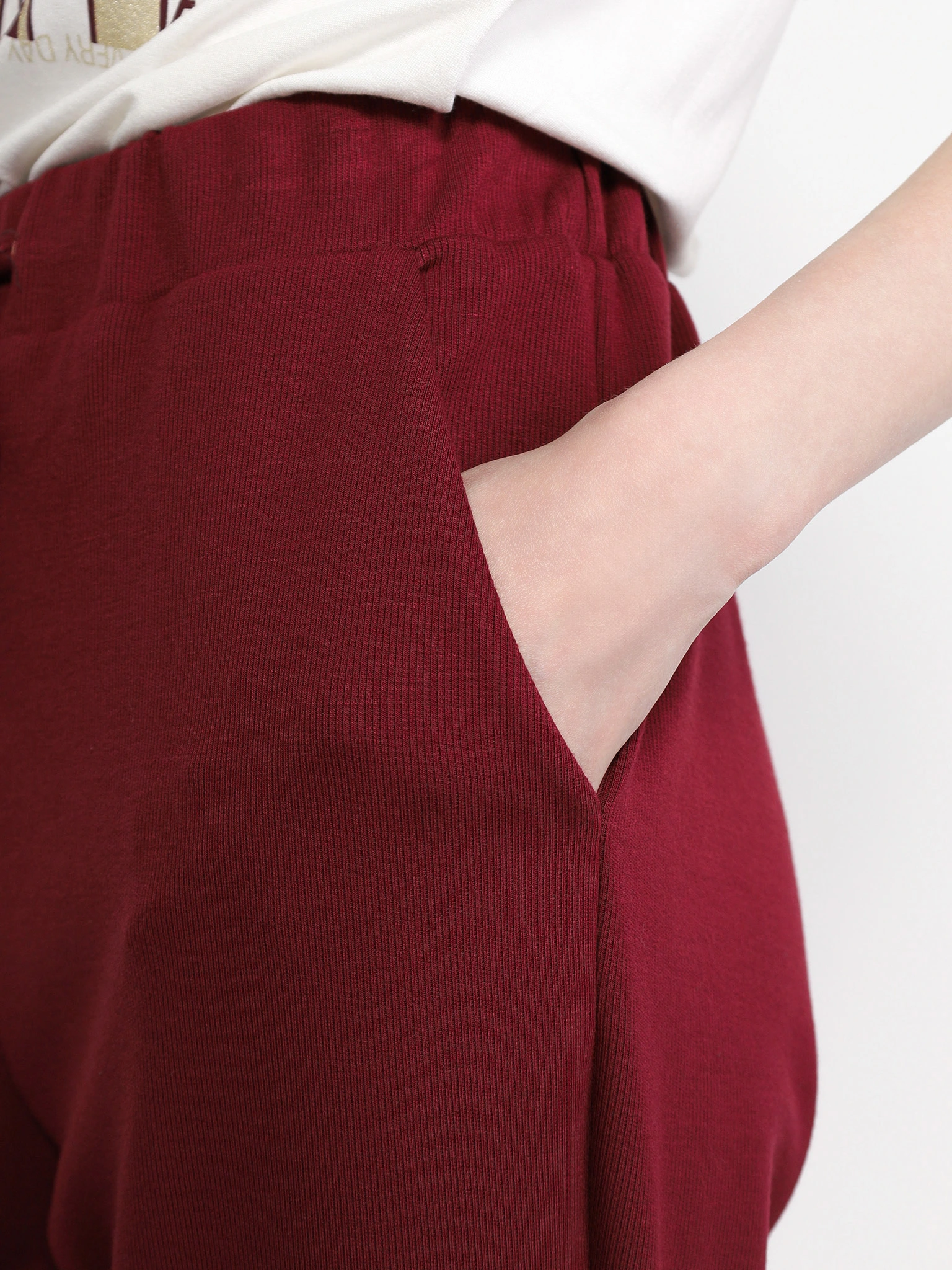 Брюки трикотажные бордового цвета с эластичным поясом